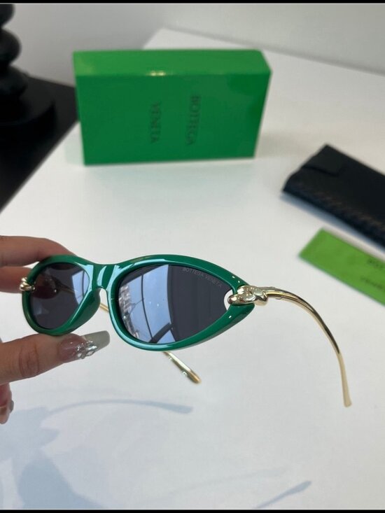 Bottega Veneta Green Cat Eye Gold Knot Black Lens Sunnies